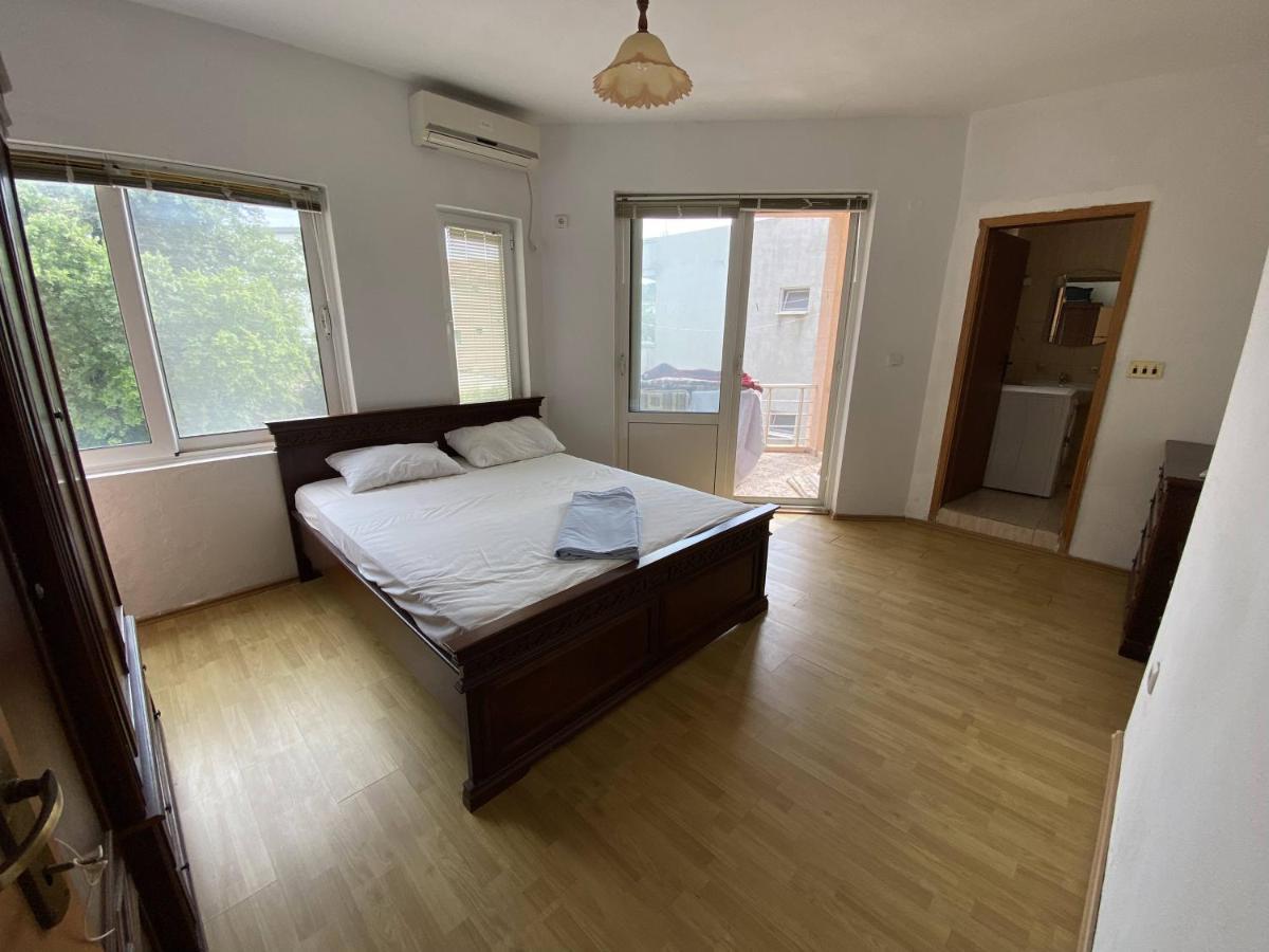 Guest House Koliqi - Hotel & Apartments Улцинь Екстер'єр фото