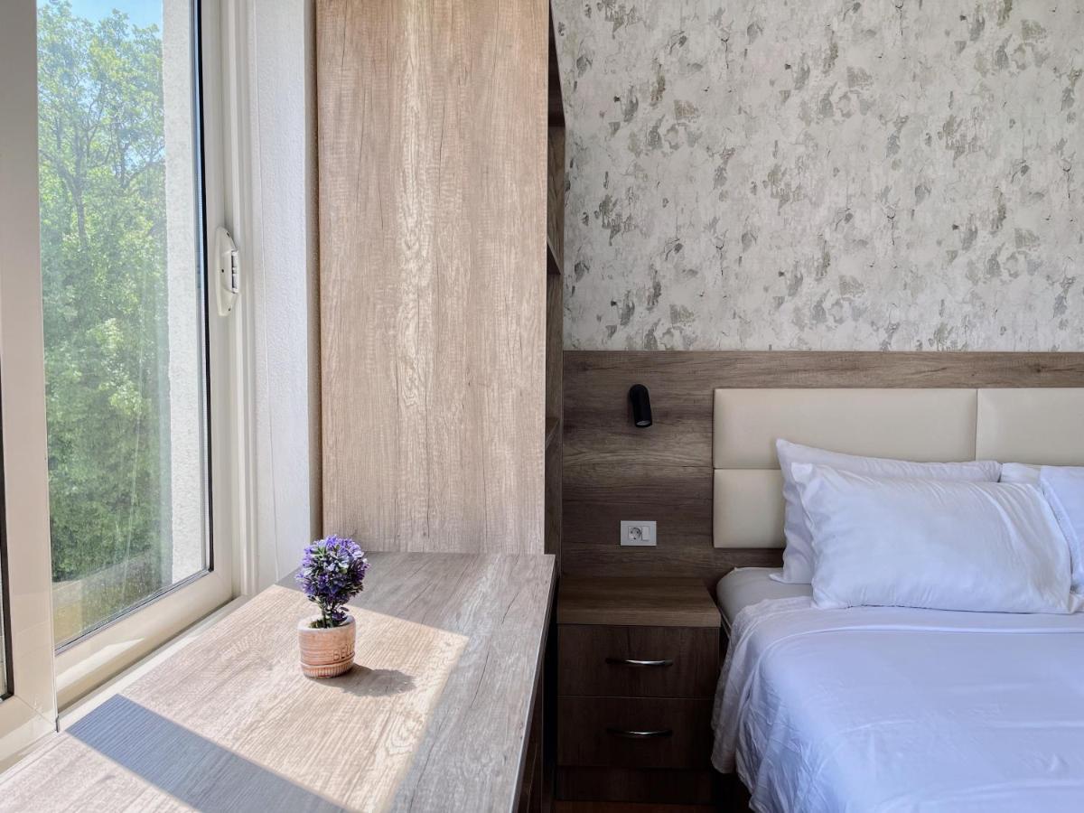 Guest House Koliqi - Hotel & Apartments Улцинь Екстер'єр фото