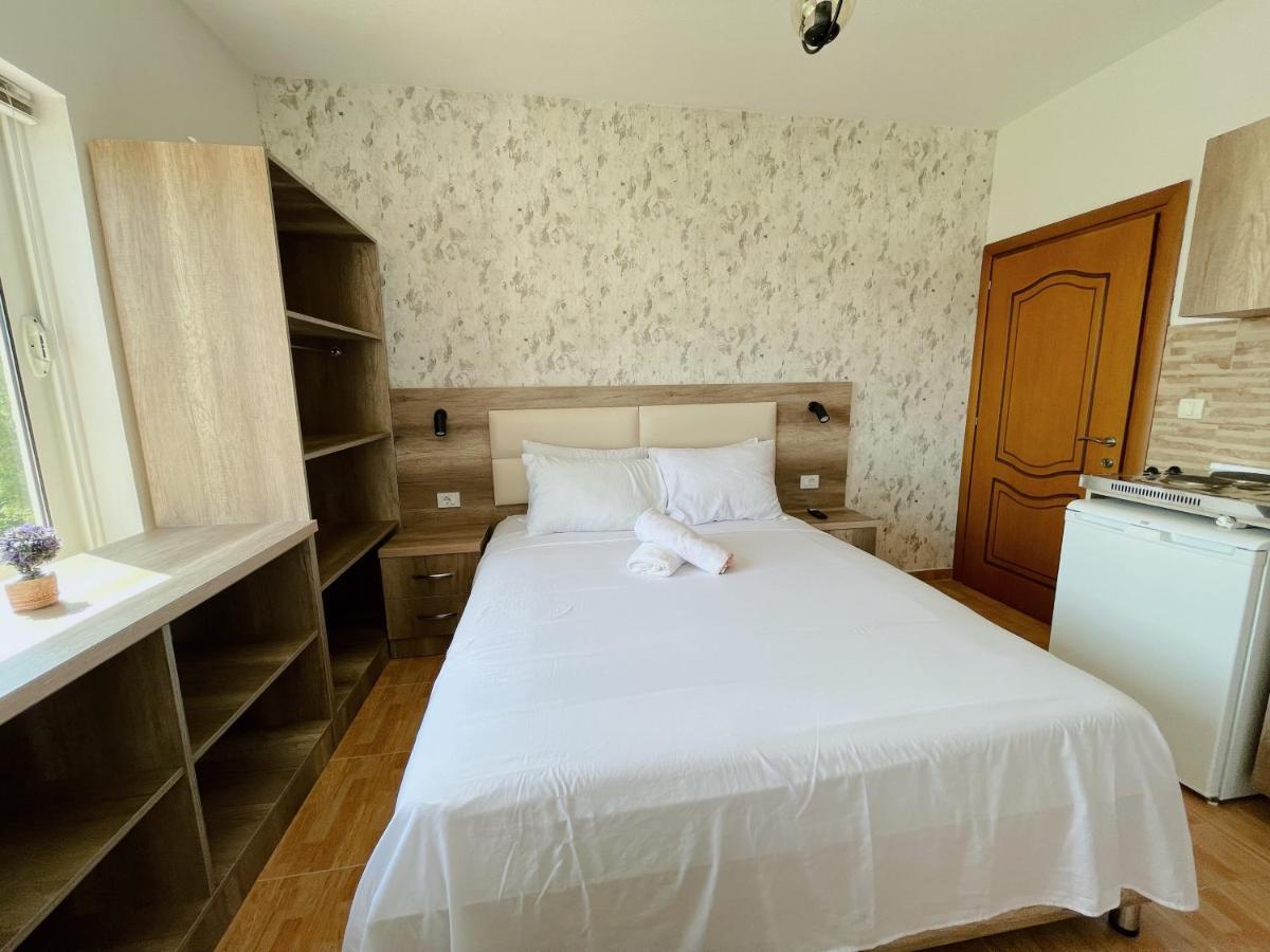 Guest House Koliqi - Hotel & Apartments Улцинь Екстер'єр фото