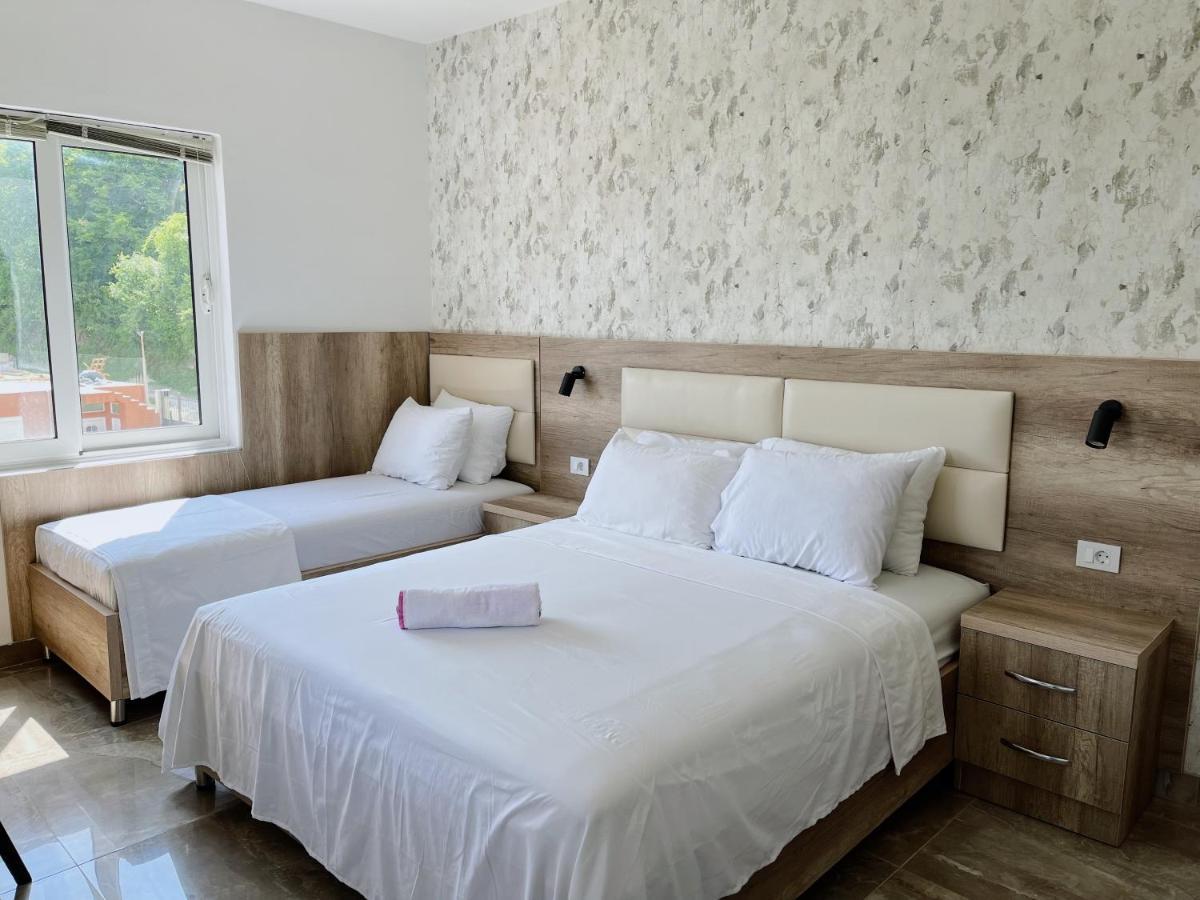 Guest House Koliqi - Hotel & Apartments Улцинь Екстер'єр фото