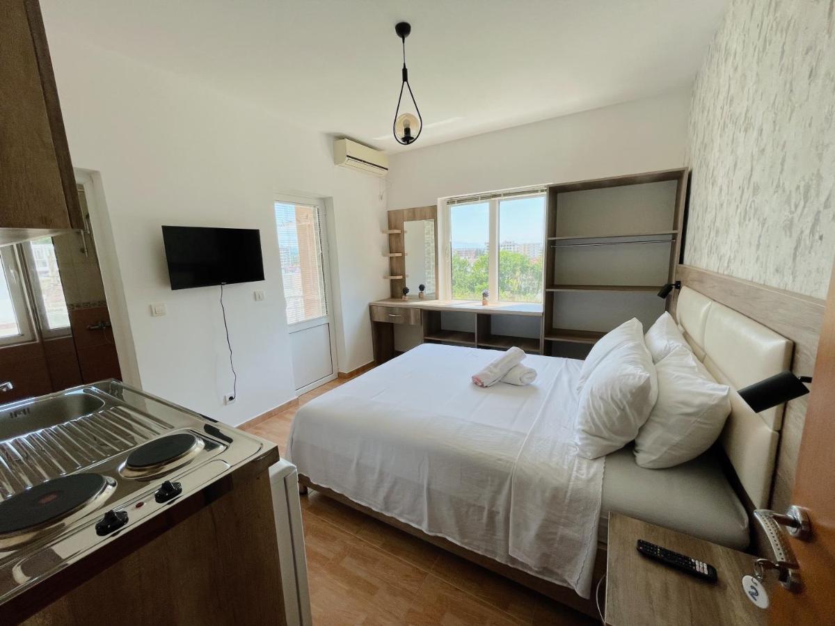 Guest House Koliqi - Hotel & Apartments Улцинь Екстер'єр фото