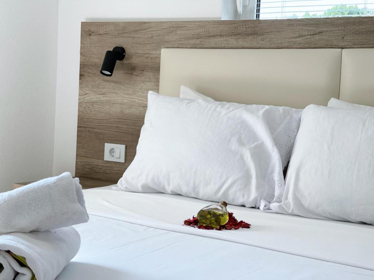 Guest House Koliqi - Hotel & Apartments Улцинь Екстер'єр фото
