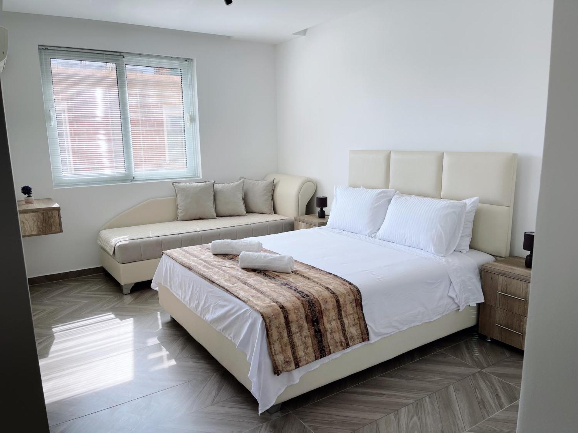 Guest House Koliqi - Hotel & Apartments Улцинь Екстер'єр фото