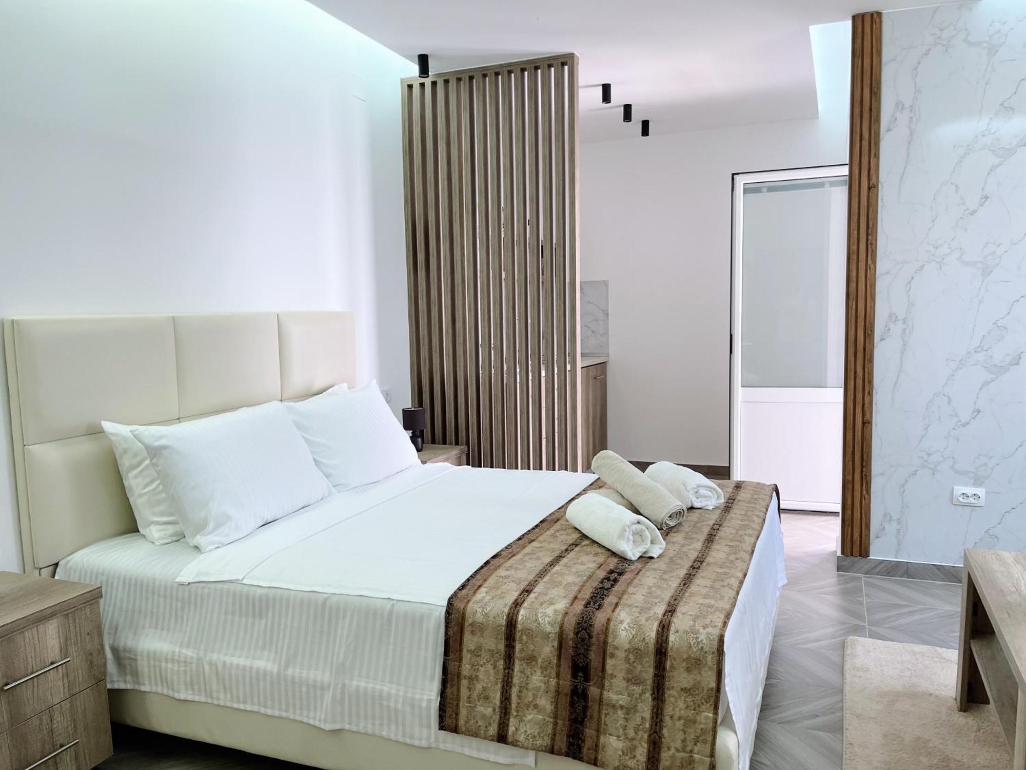 Guest House Koliqi - Hotel & Apartments Улцинь Екстер'єр фото