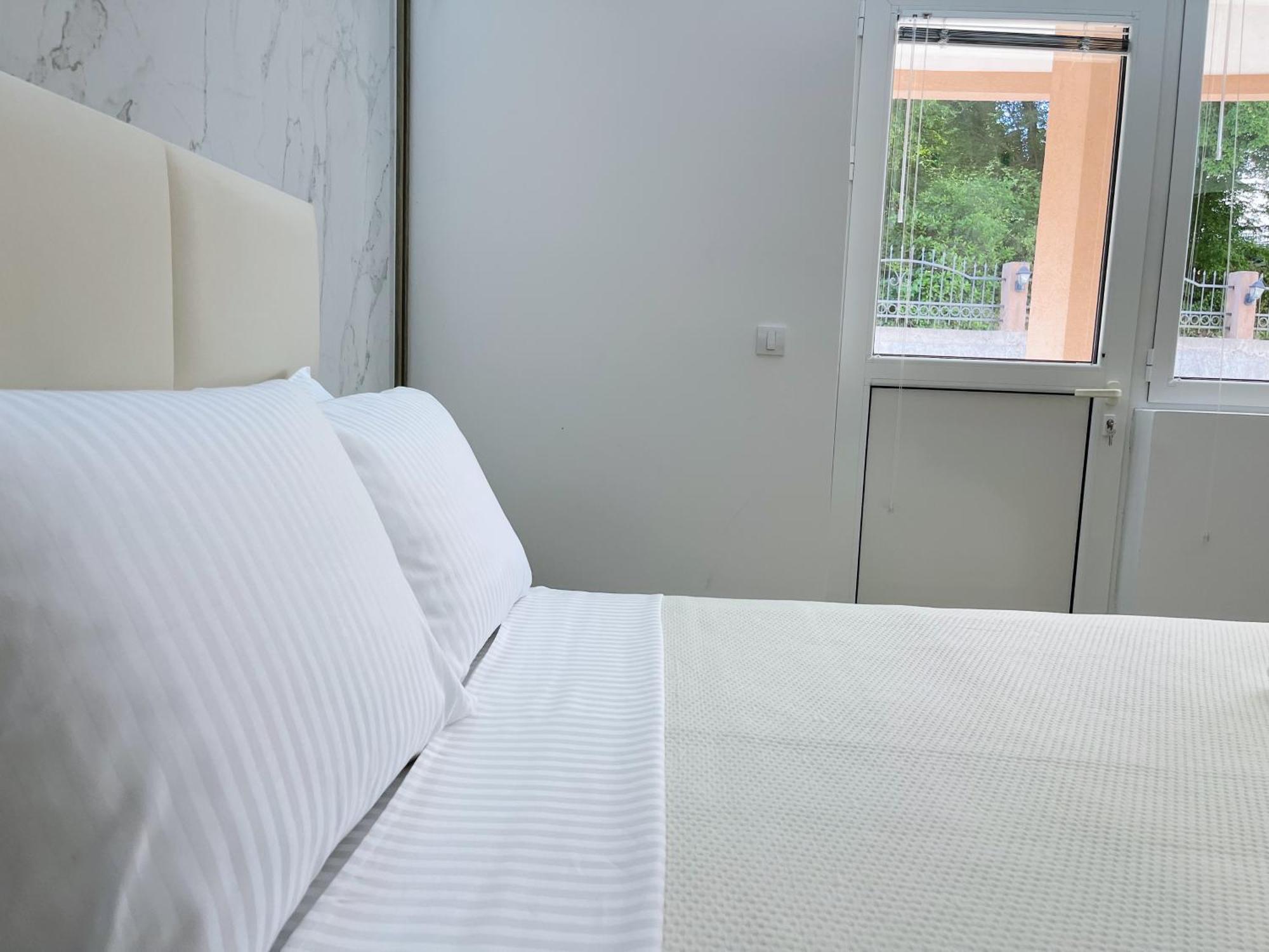Guest House Koliqi - Hotel & Apartments Улцинь Екстер'єр фото