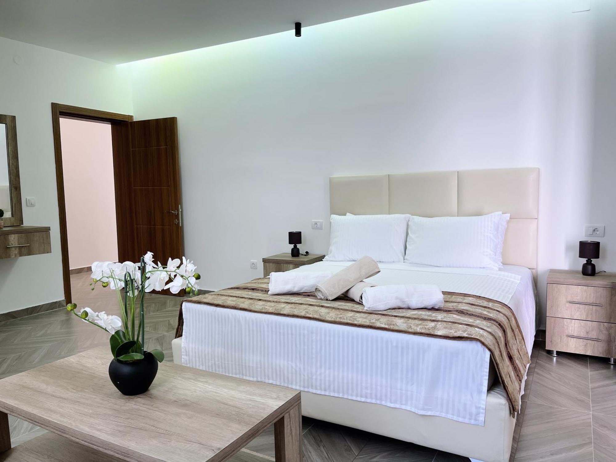 Guest House Koliqi - Hotel & Apartments Улцинь Екстер'єр фото