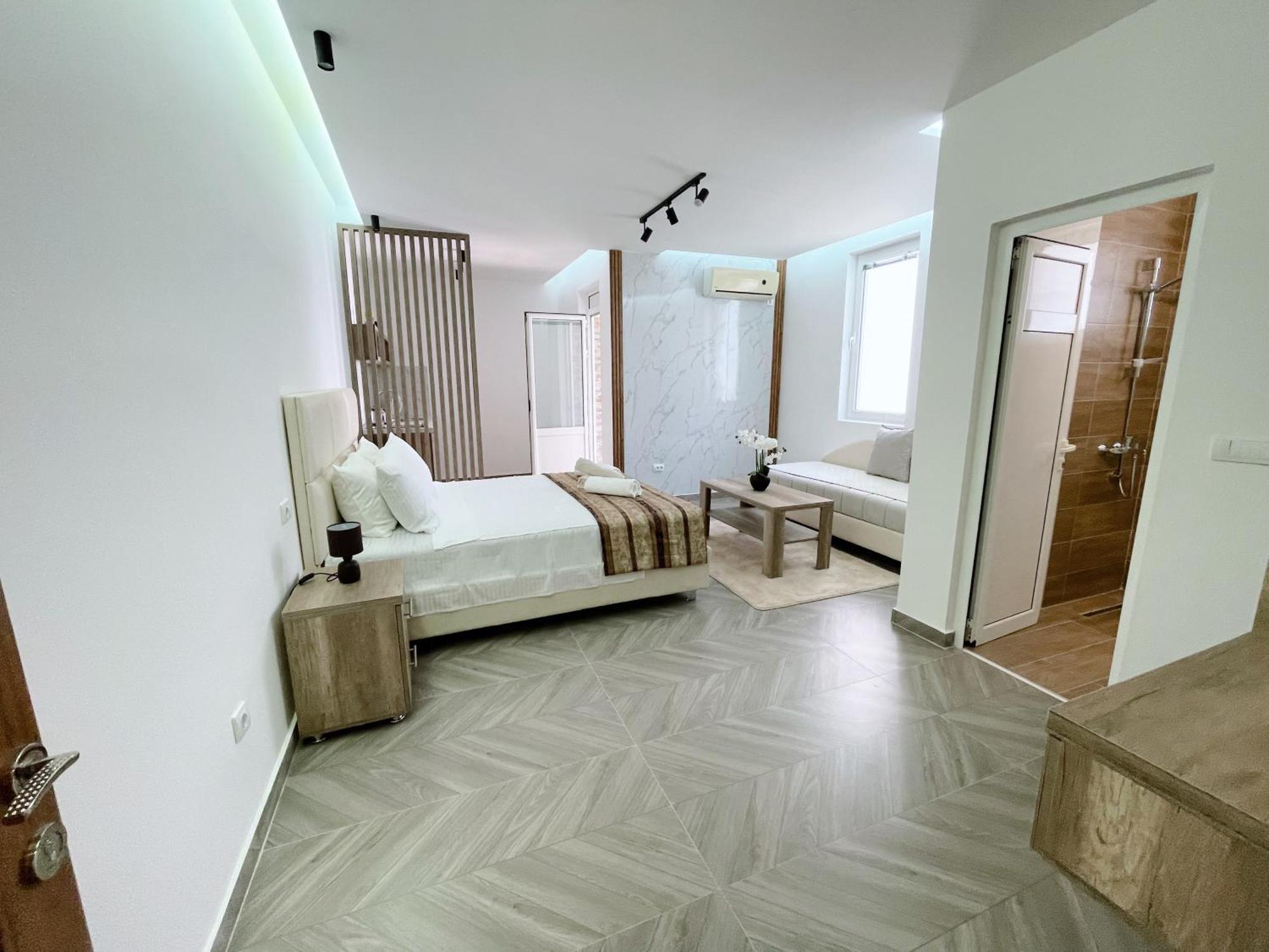 Guest House Koliqi - Hotel & Apartments Улцинь Екстер'єр фото
