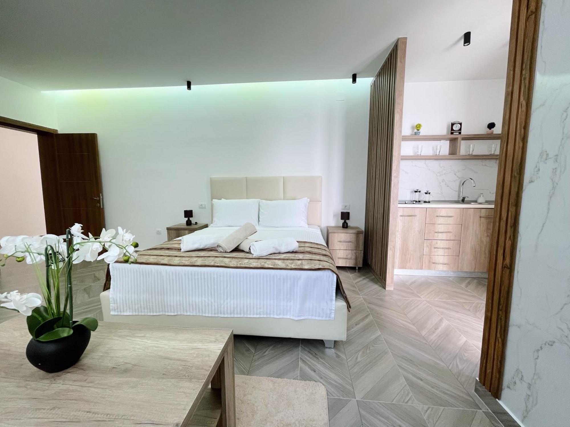 Guest House Koliqi - Hotel & Apartments Улцинь Екстер'єр фото
