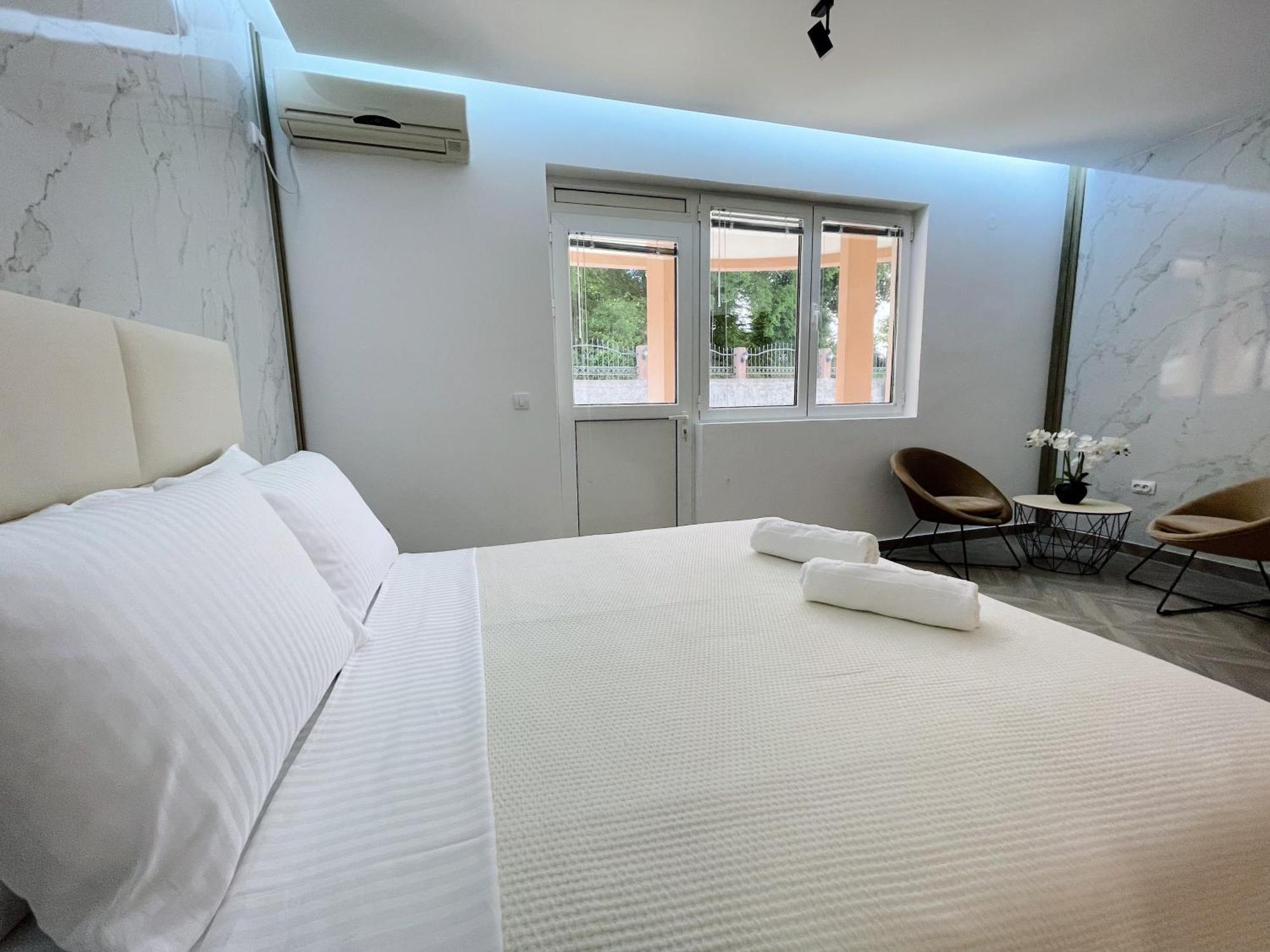 Guest House Koliqi - Hotel & Apartments Улцинь Екстер'єр фото