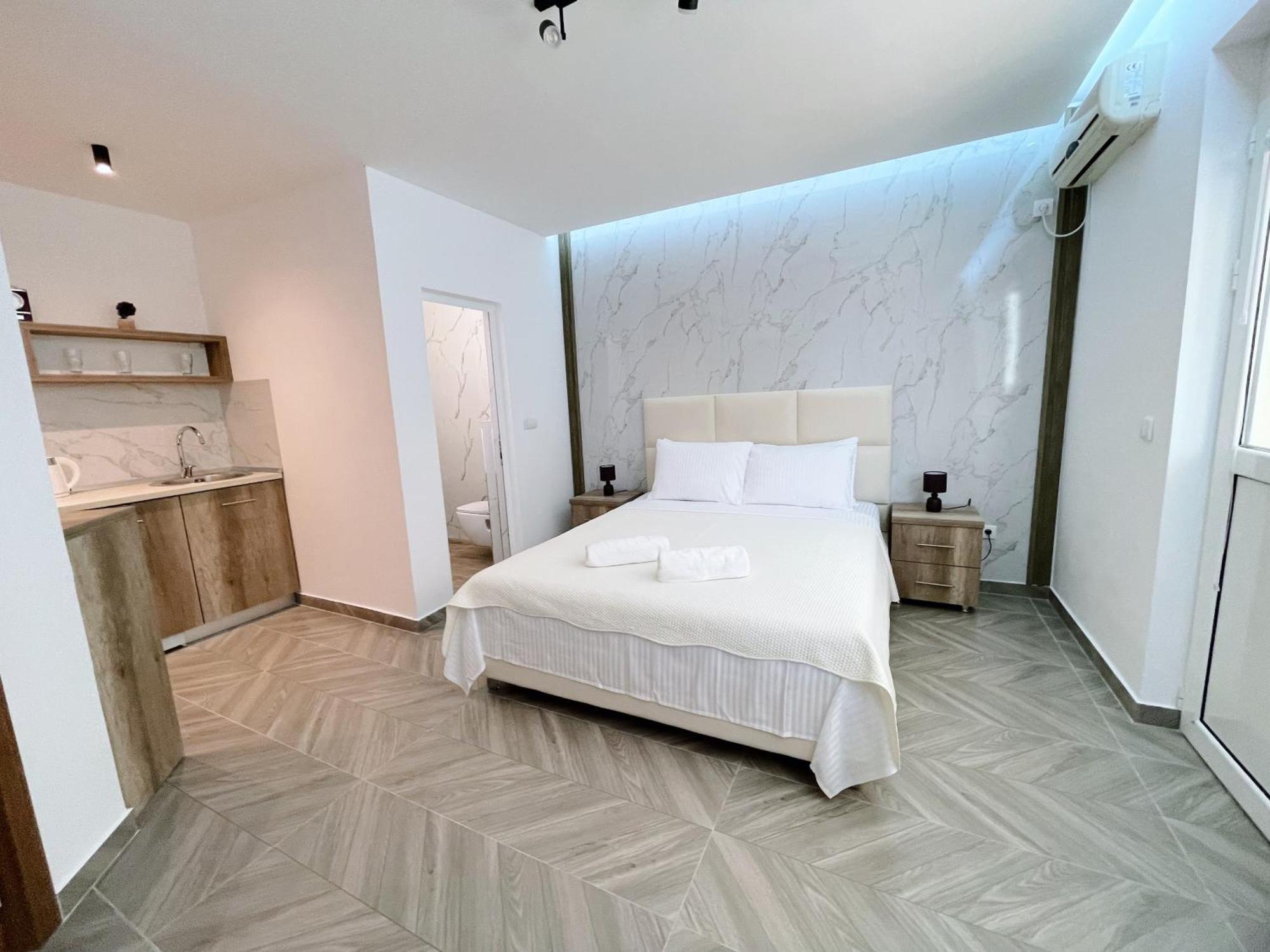 Guest House Koliqi - Hotel & Apartments Улцинь Екстер'єр фото