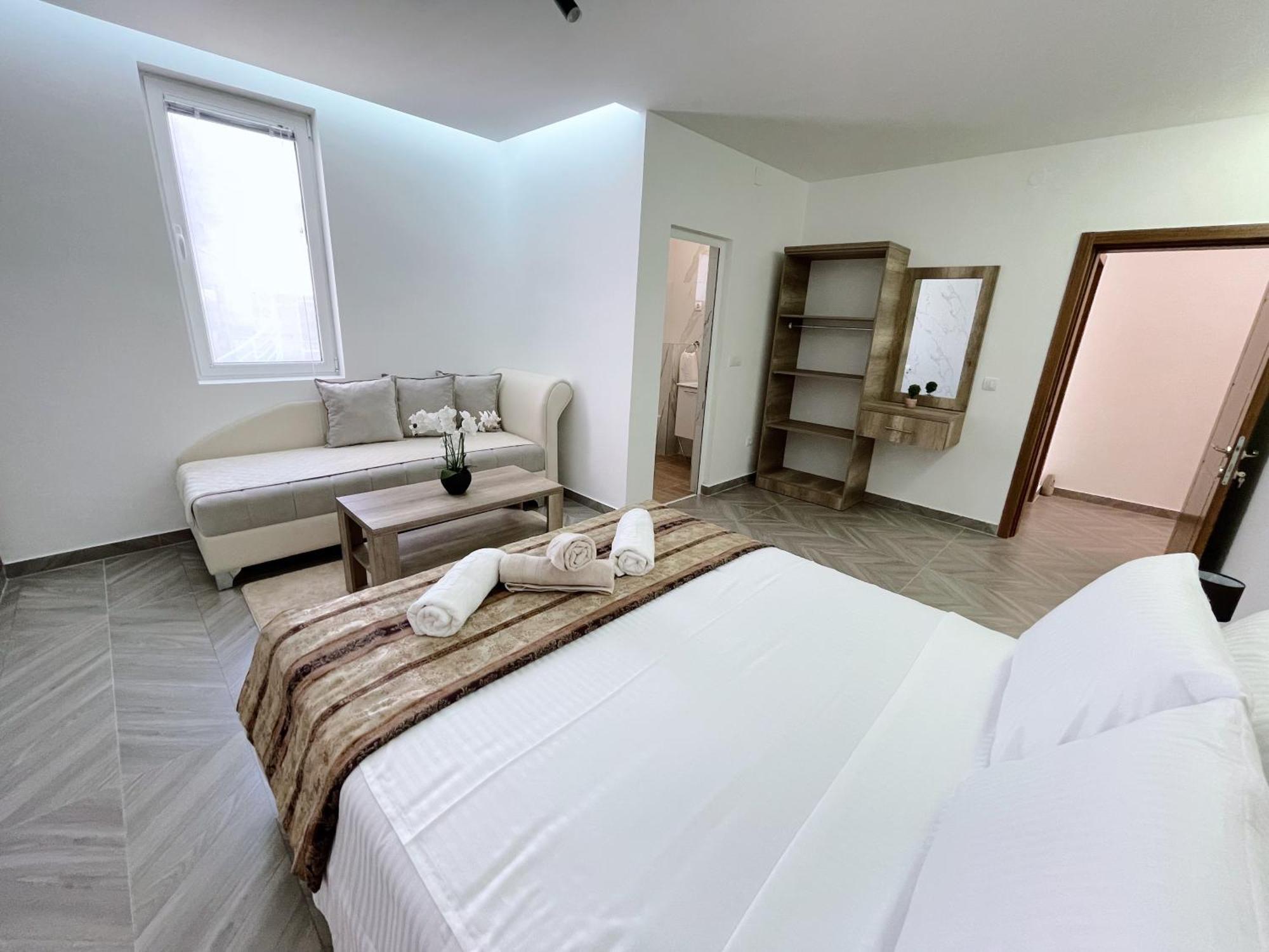 Guest House Koliqi - Hotel & Apartments Улцинь Екстер'єр фото