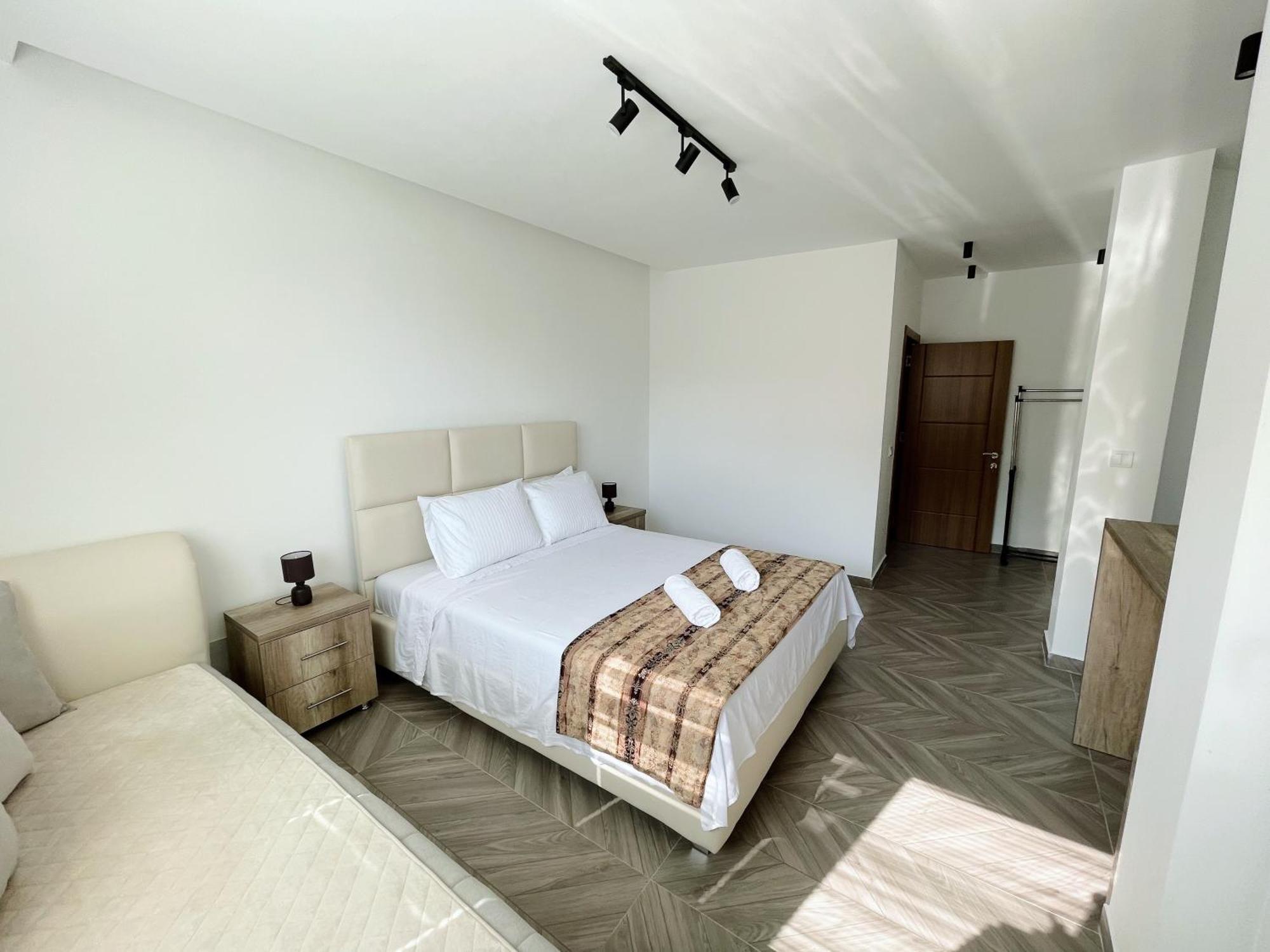 Guest House Koliqi - Hotel & Apartments Улцинь Екстер'єр фото
