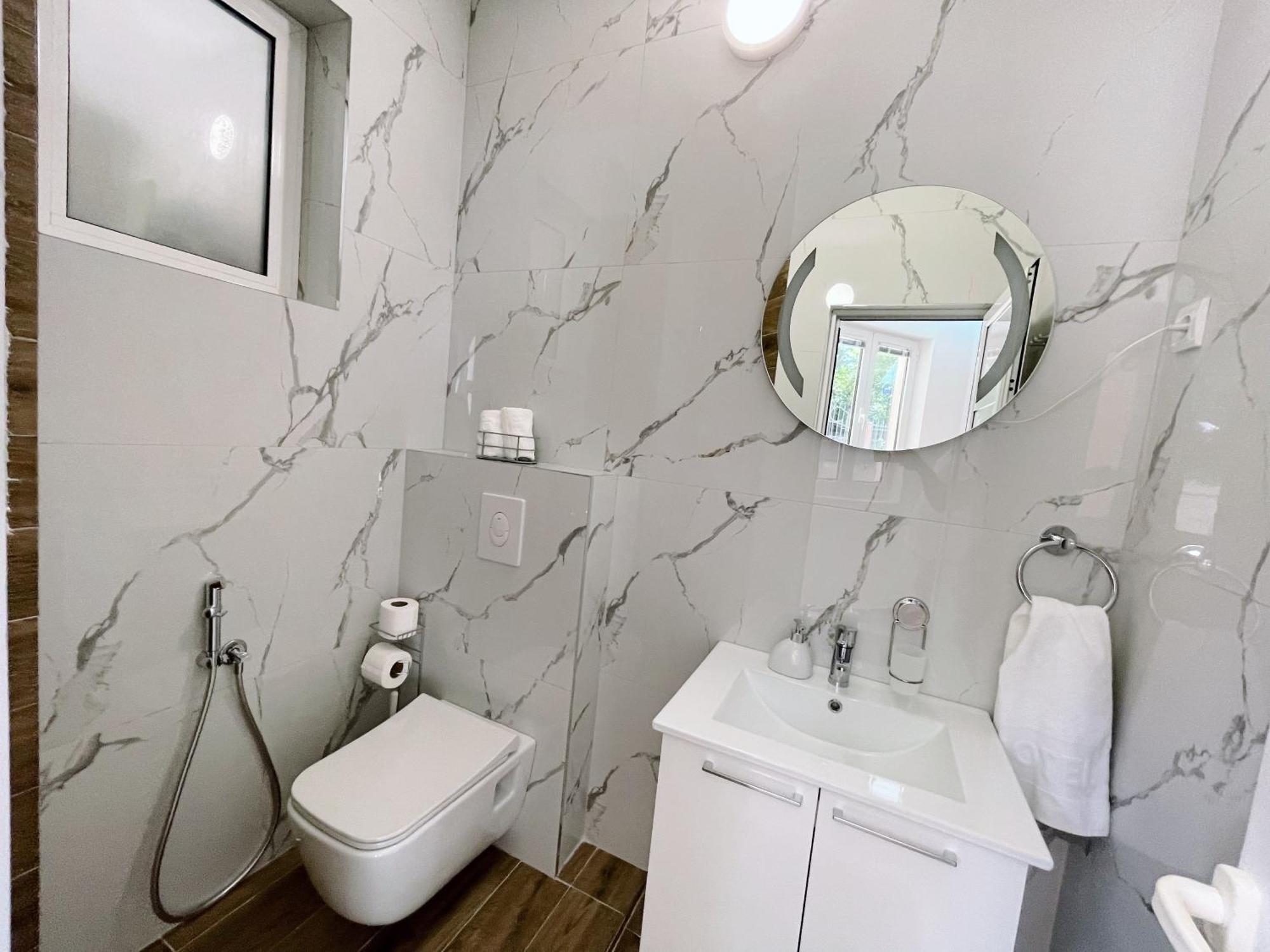 Guest House Koliqi - Hotel & Apartments Улцинь Екстер'єр фото