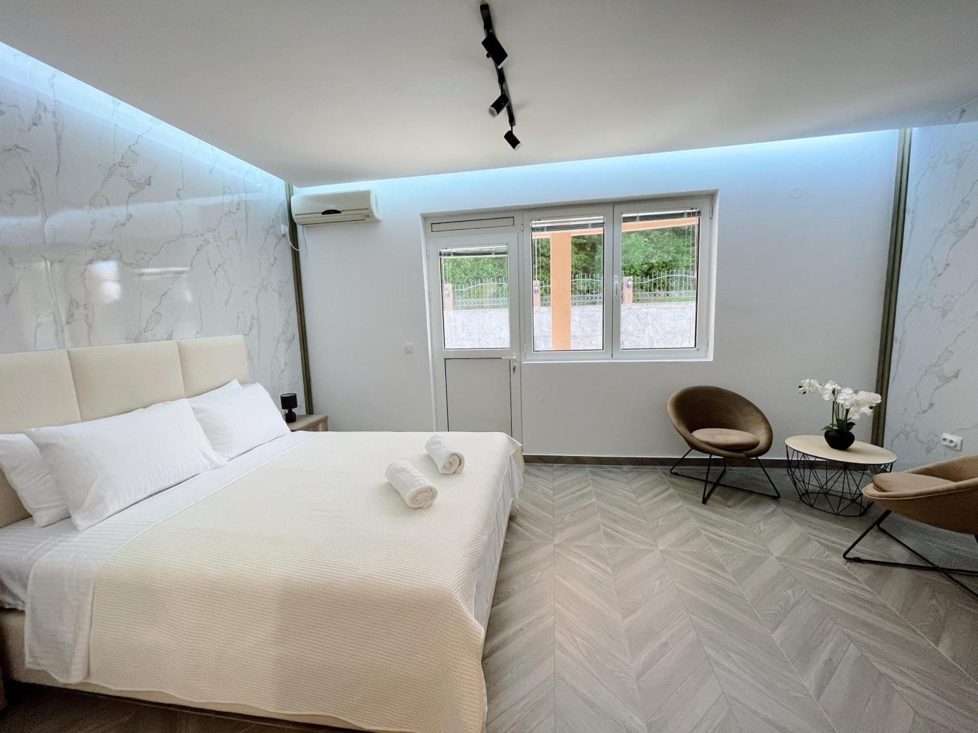 Guest House Koliqi - Hotel & Apartments Улцинь Екстер'єр фото